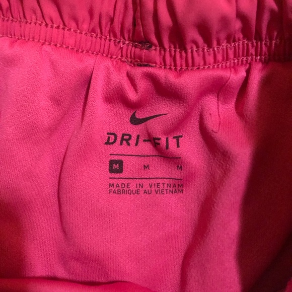 Black and pink Nike shorts - Picture 2 of 4